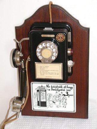 pénzbedobós telefon